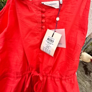 Långklänning  - Långklänning från Only Carmakoma, ny med lappar kvar. Bomull med knytning under bröst/midjan. 