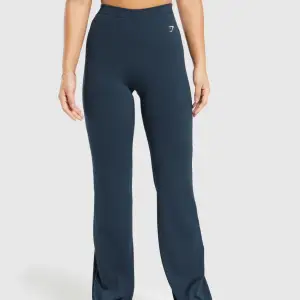 Helt nya aldrog använda prislappen sitter kvar leggings storlek medium i naivy blue färg ordpris: 499