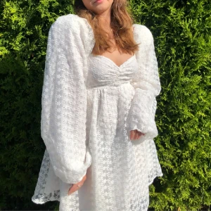 Nakd  - Säljer denna klänning från nakd i storlek 36 som inte används, köpt för 600 och använd en gång.  Inte mina bilder 