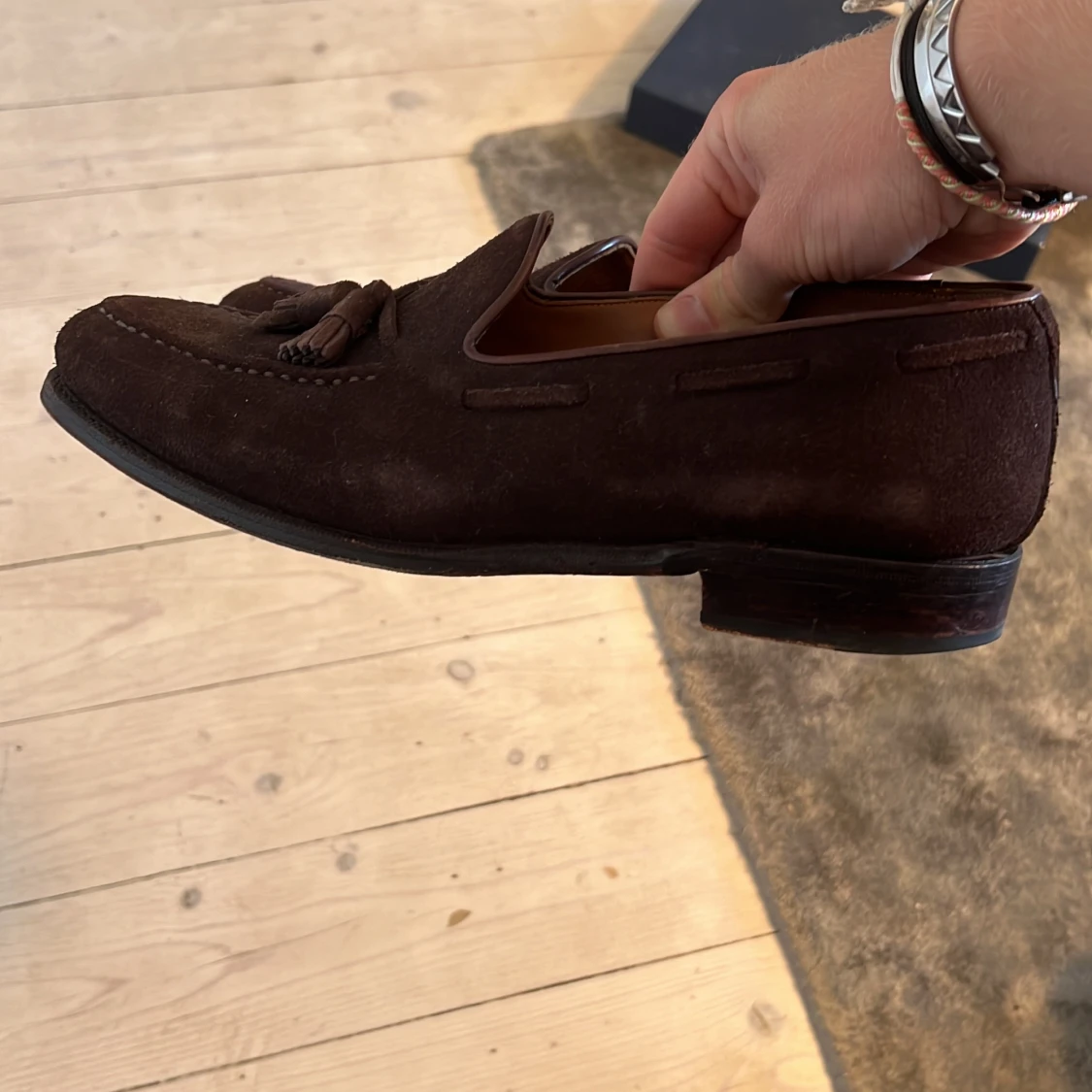 Bruna mocka loafers med tofsar - 92