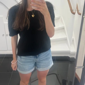 Jeansshorts - Säljer dessa jättefina jeansshorts. De är i jättebra skick och inte använda många gånger💞
