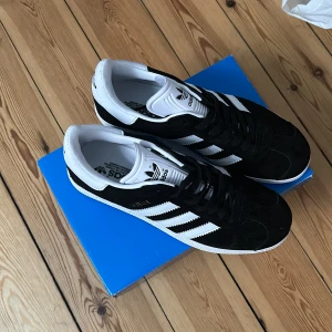 Adidas Gazelle - Aldrig använda skit snygga Gazelle storlek 40-41!✌️😊 Bättre pris i dm!🔥