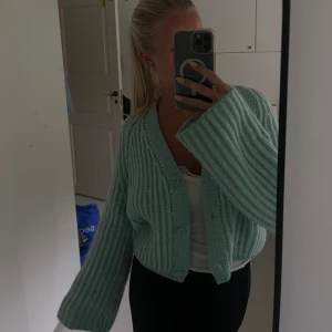 Kofta - Säljer denna jättesöta koftan från Lindex! Superfint skick💞