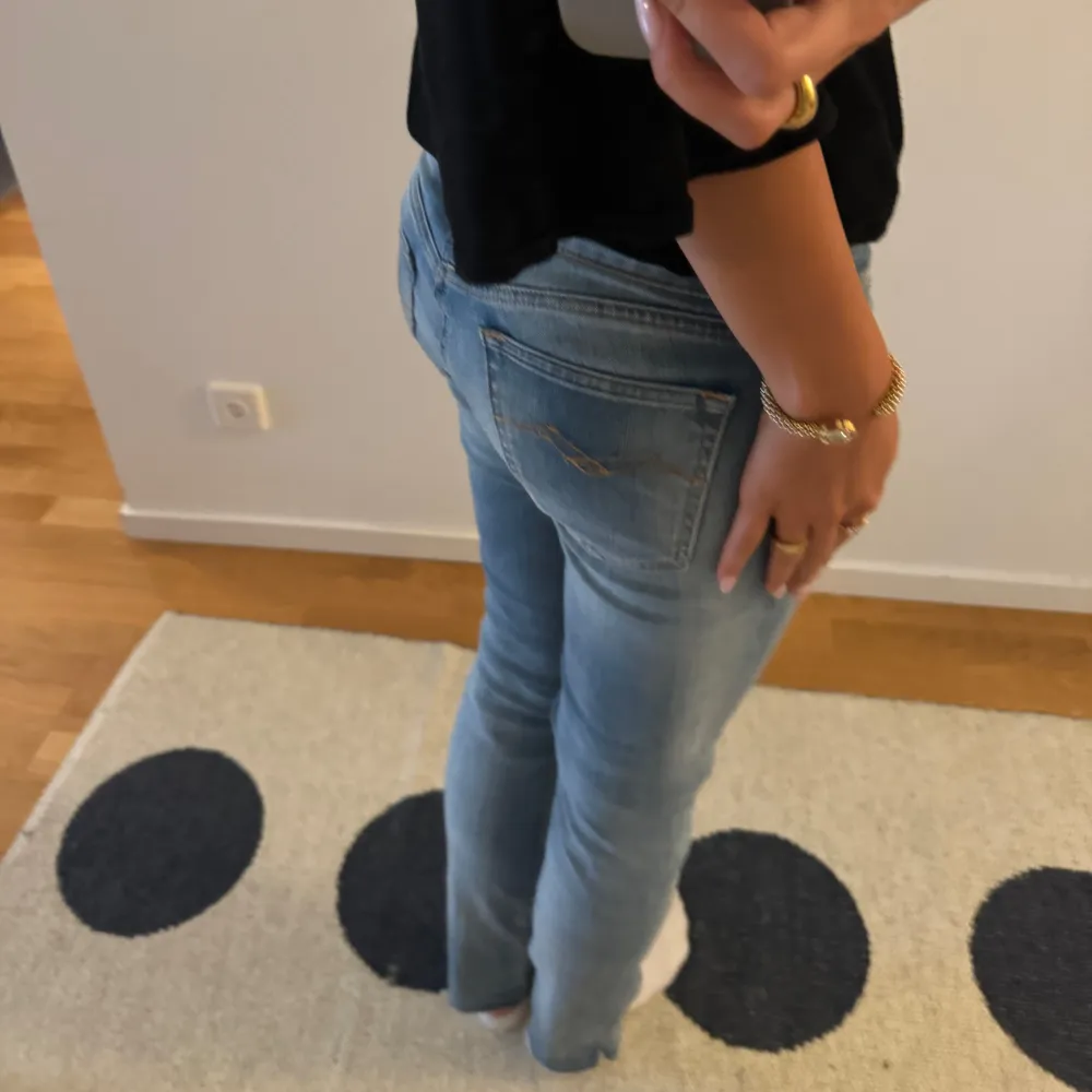 Så snygga replay jeans!!!!❤️❤️de är lite utsvängda men för korta för mig så därav skinny. Jeans & Byxor.