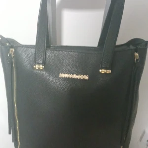 Michael kors väska och plånbok  - Michael kors väska och plånbok  I ny skick 