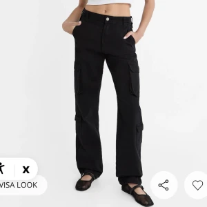 Cargopants - Snygga cargopants från stradivarius som likar de på först bilden. Endast använda en gång & i mycket bra skick🤍