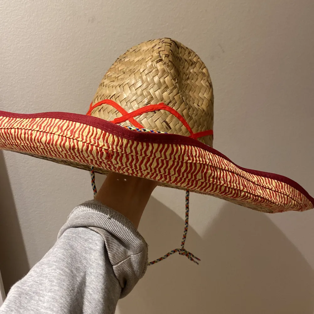 Sombrero perfekt till mexikansk temafest!!🤩. Accessoarer.