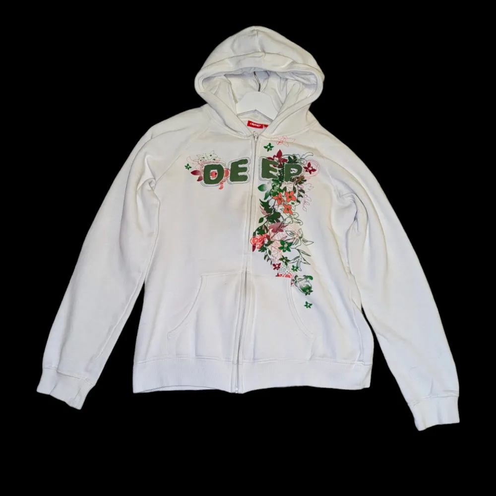 Säljer en jättefin hoodie med floral tryck i Storlek L (Sitter mer som M elle tillome S😓) anyways Dm vid intresse 🌹. Hoodies.