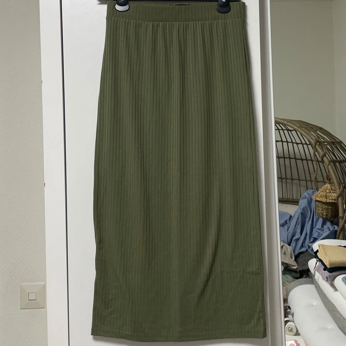 Olivgrön ribbad långkjol - 92