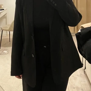 Kavaj - Oversized kvaj från nelly. Använd fåtal gånger. Superfin på 