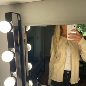 Beige kofta - En beige kofta ifrån saint tropez, aldrig använd så i nyskick