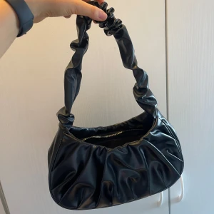 Väska  - Liten handväska i mycket gott skick 