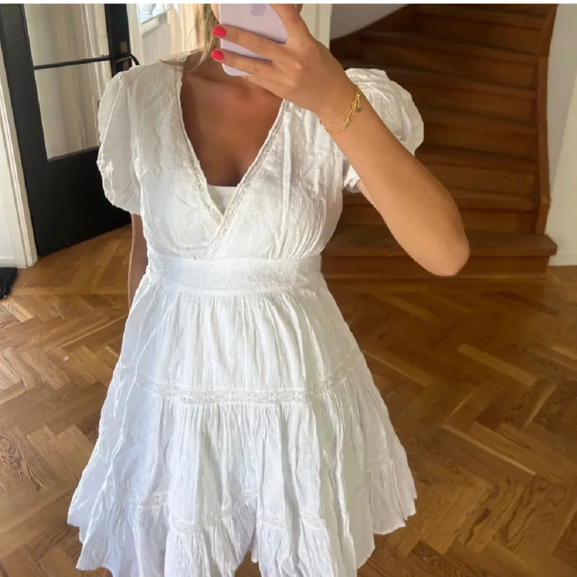 Vit klänning med spetsdetaljer! - 90