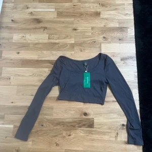 Toppar från Shein  - 1 grå  1 grön  Oanvända  Priset är för båda 