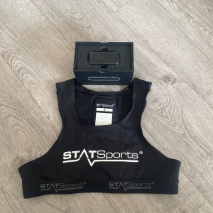 Statsports fotboll väst GPS Tracker  - Fick den i jul bara använd ett par gånger  köpt för 3000kr i strl S mitt pris 1699 kr skriv kring frågor 