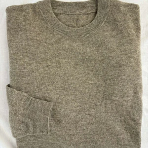 Kashmir & merinoull hoodie - Finns fler i lager, säljs av vårt företag för 549kr. I  storlek S och M