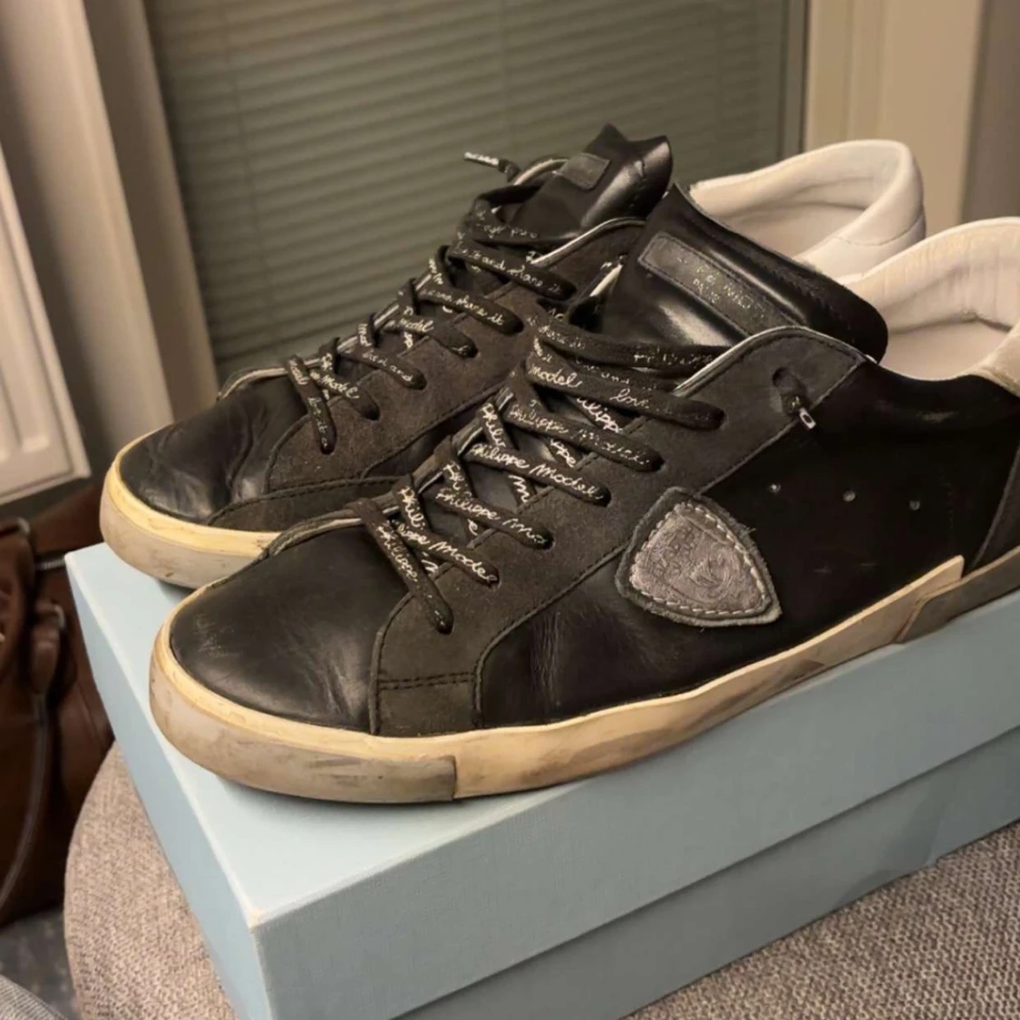 Svarta sneakers från Philippe Model