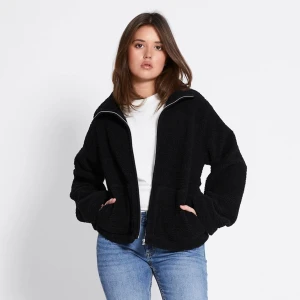 Skulle vilja byta ut min teddy jacka i storlek M till en S/XS - Har en teddy jacka i storlek M som jag skulle vilja byta ut till en S/XS då den var lite för stor för mig (jackan har aldrig använts)