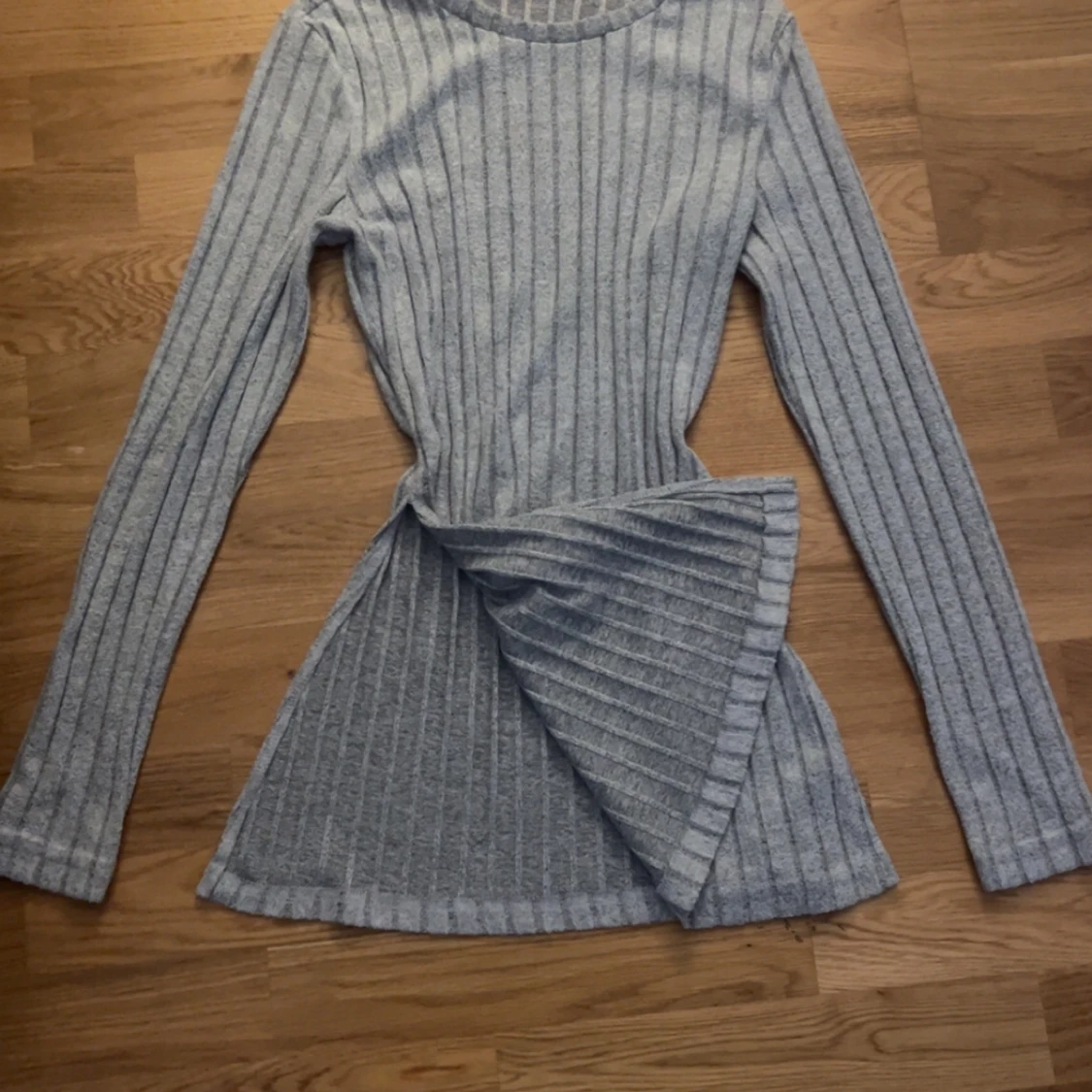 Grå ribbad tröja från Shein - 1