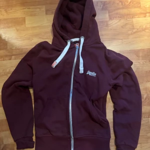 Super dry hoodie - Skriv om frågor 