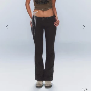 Weekday jeans  - Jeansen är från kollektionen cheap monday, köpte dem på weekday. använt väldigt fåtal gånger. så dem är i nytt skick, de är lite för små för mig så jag väljer att sälja dem. nästan alltid slutsålda. skriv om ni har frågor💘