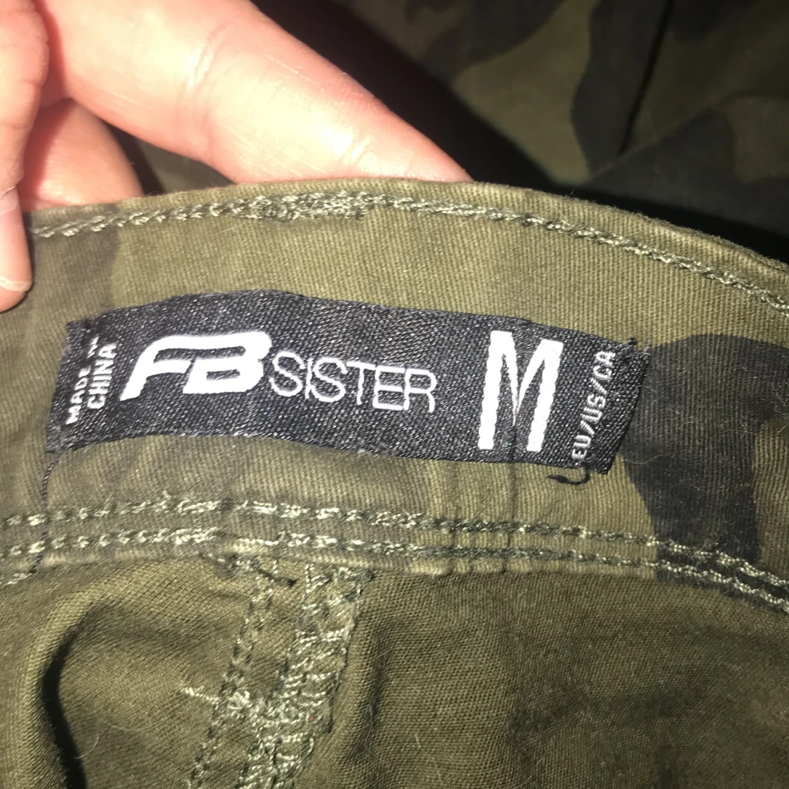 Kamouflage cargobyxor från FB Sister - 3