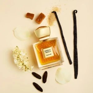 Imperal vanilla Majouri  - Vanilj gourmand parfym som är lik vanilla 28 och Bianco latte. Den är endast använd 1 gång då jag köpte den för den skulle ha noter av ros, men tyvärr känner jag endast vanilj, caramel och socker, lite för gourmand för min smak. Den är köpt för 1200kr och är 75ml. Förpackning finns kvar🍪🍦🍬🩷