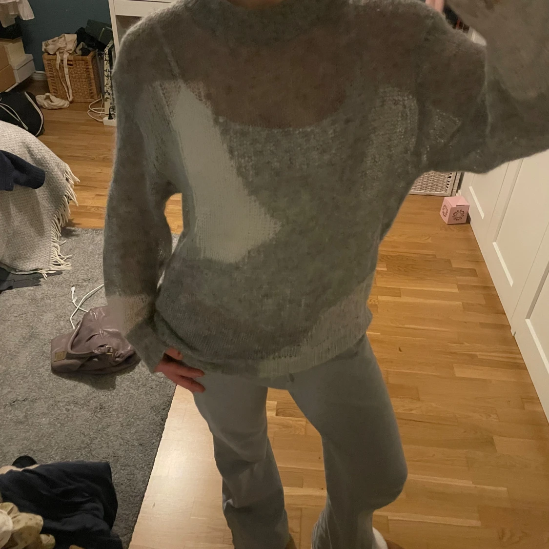 Grå stickad tröja - 1