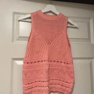 Jättefin vår/sommar topp!🩷 - Jätte fin, älskar den! Är i storlek S från Zara. Men passar S-M