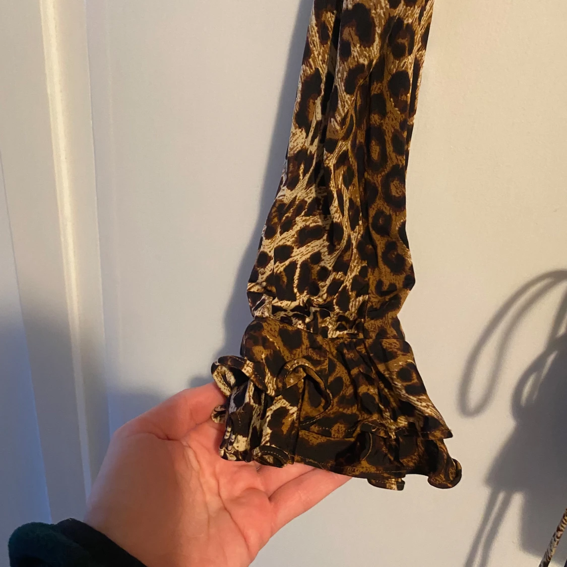 Leopardmönstrad omlottblus från Other stories  - 2