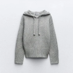 Stickad Hoodie - Stickad hoodie i bra skick 🥰
