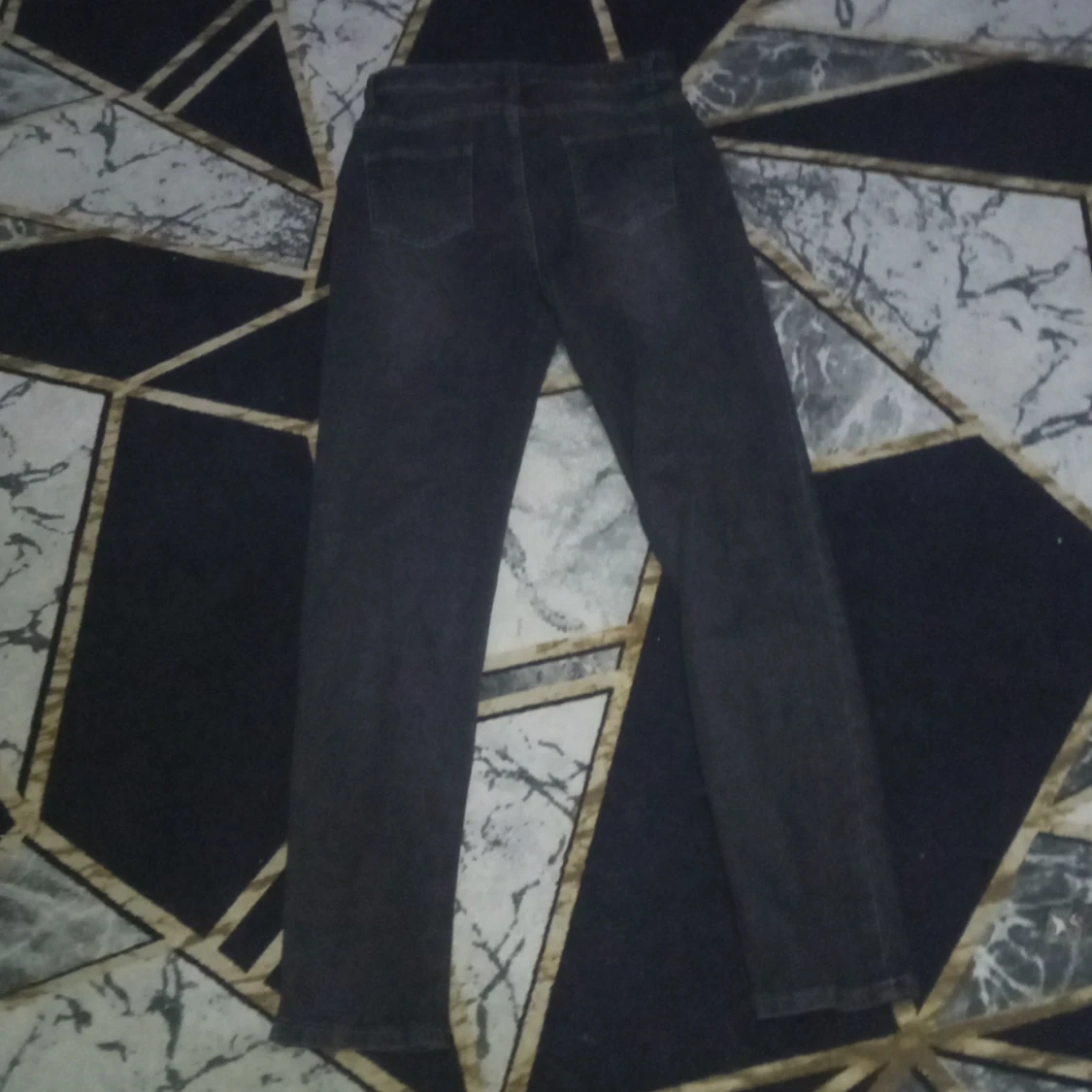 Svarta jeans med glittriga detaljer - 1