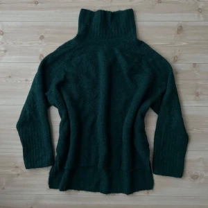 Mörkgrön stickad tröja  - Strl M/L!