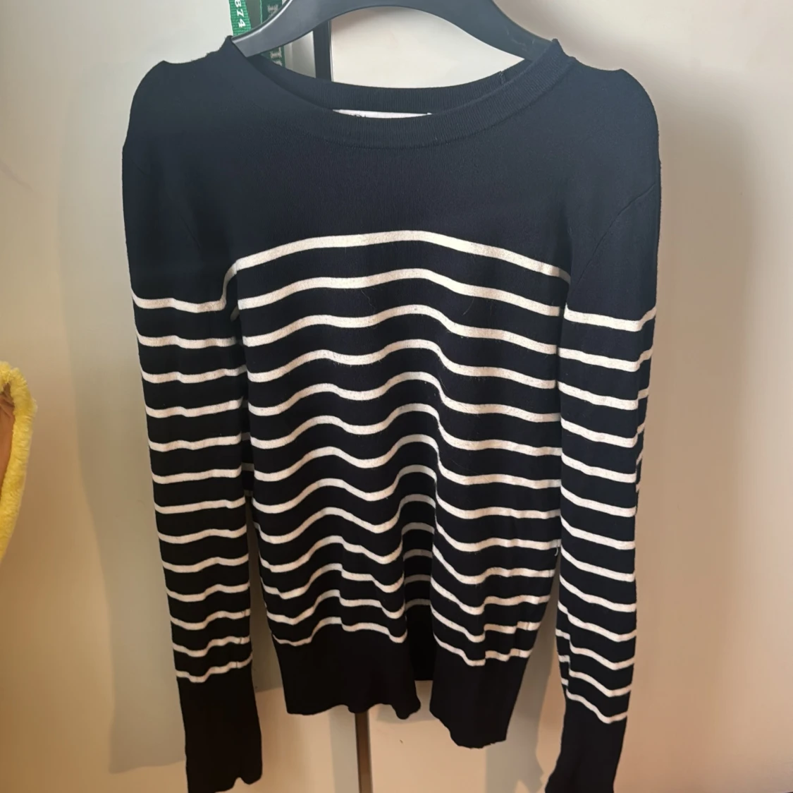 Marinblå  och vit randig tröja från Zara - 1