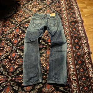 Levi's 506 jeans - Snygga Levi's 506 jeans i fet wash. 