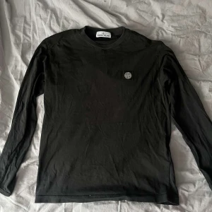 Stone Island tröja  - Svart långärmad Stone Island tröja, bra skick