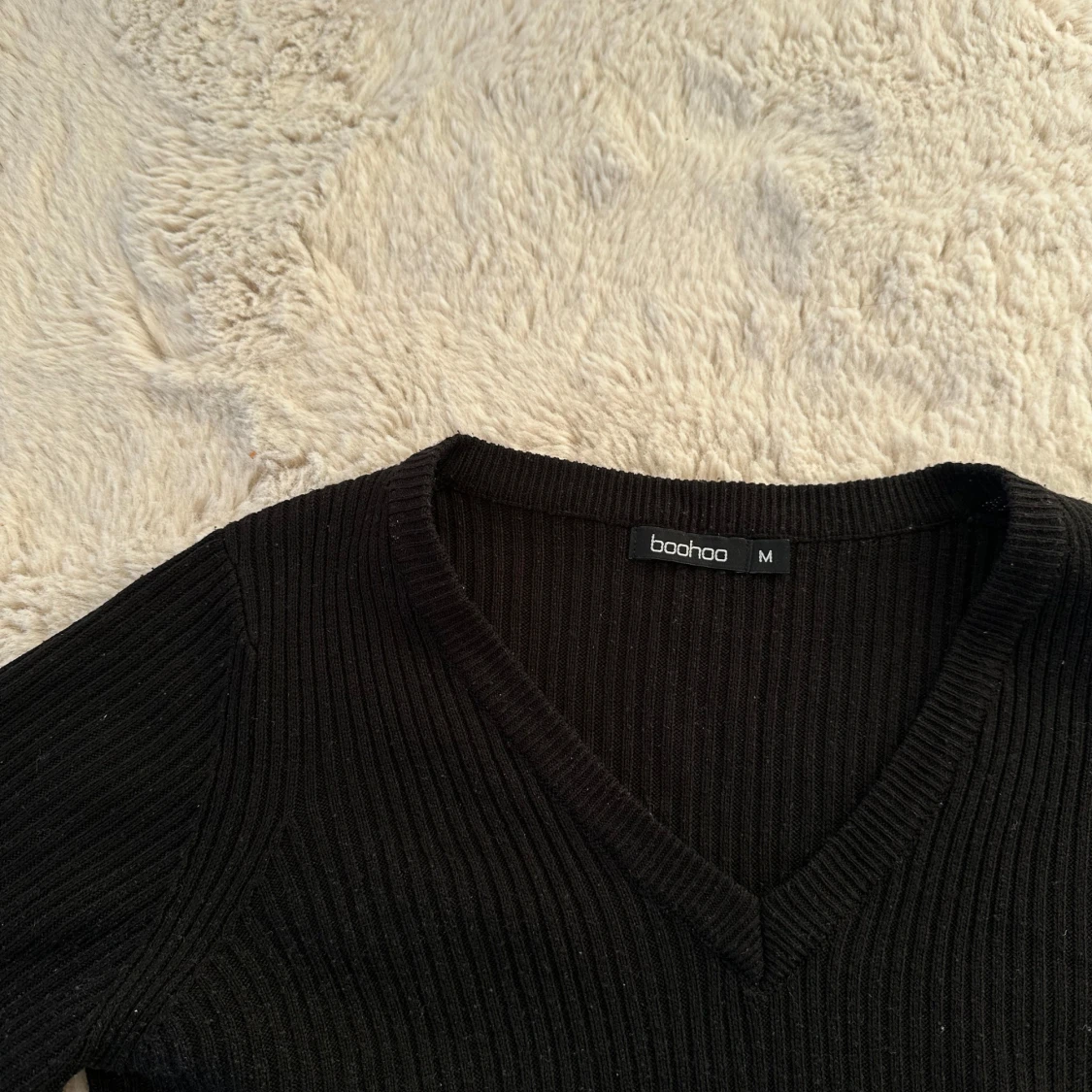 Svart ribbad tröja från Boohoo - 1