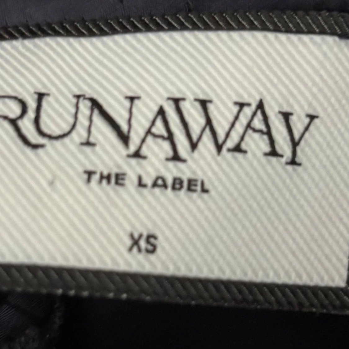 Mörkblå långklänning från Runaway The Label - 3