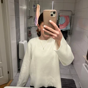 Jättefin stickad tröja  - Jättefin object tröja i storlek xs💕💞💞 nypris 499kr