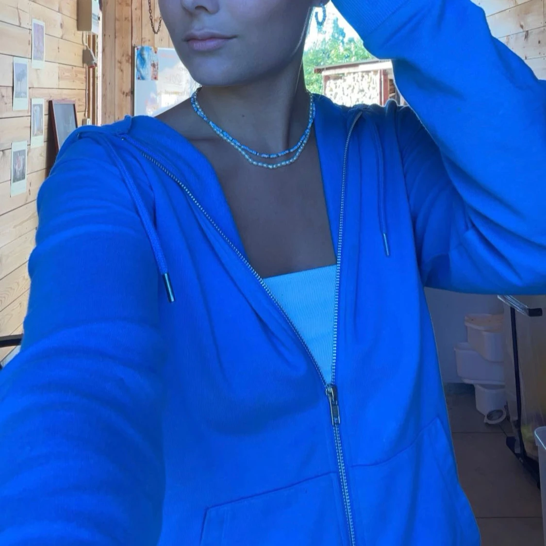 Blå hoodie med dragkedja