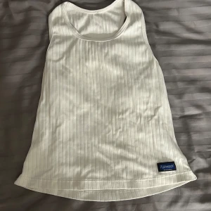 Tränings topp - Säljer den här söta träningstoppen pågrund av att den inte kommer till användning ❤️hittar ingen lapp men skulle säga att det är en xs/s