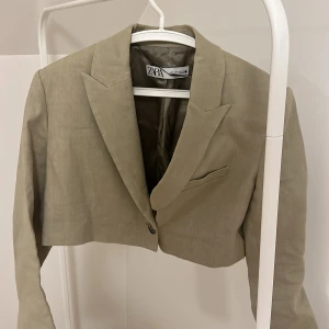 Croped kavaj från zara   - Croped kavaj från zara  