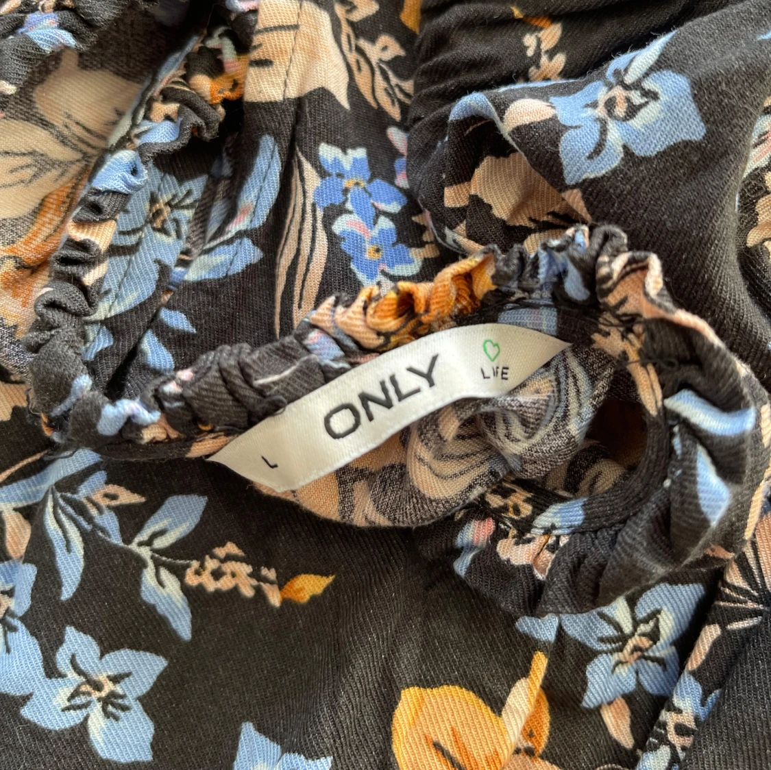 Blommig blus från Only Life - 2