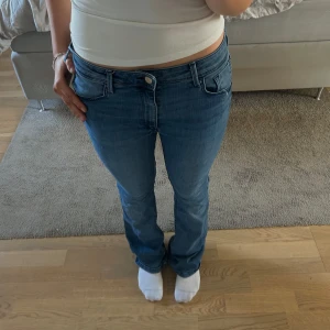 Armani bootcut jeans  - Snygga blå jeans med bootcut-stil💕 