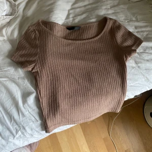 Topp - Använd fåtal gånger, inga defekter🤍