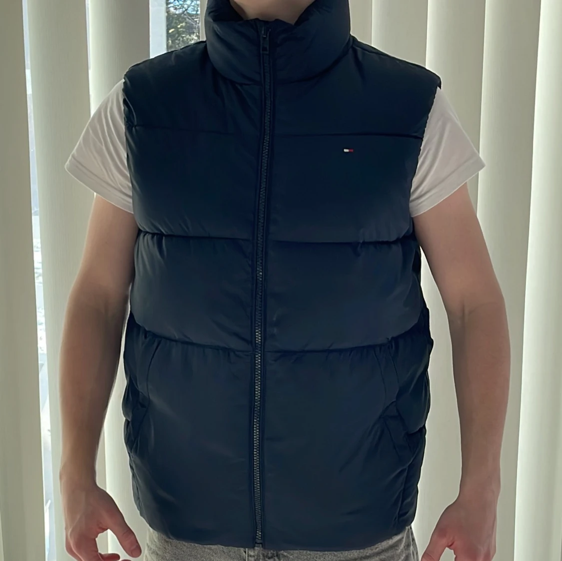 Mörkblå dunväst från Tommy Hilfiger