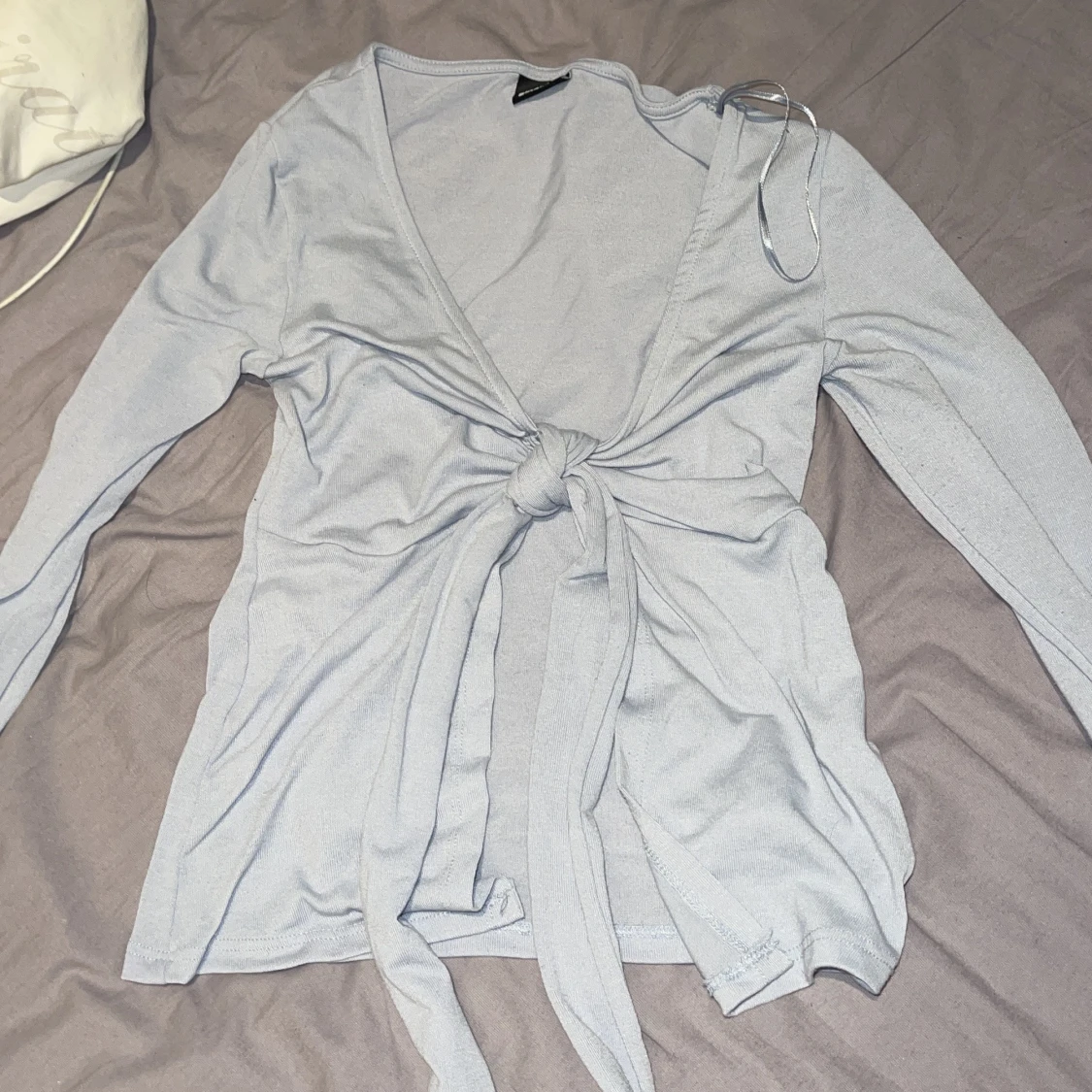 Ljusblå omlottopp från Gina Tricot