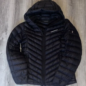 Peak performance jacka  - Peak performance jacka, SIZE L, skick 10/10. Nypris: 1700 :- 🎶