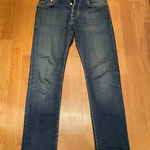 Jacob Cohen Jeans - Hej! Nu säljer jag ett par Jacob Cohen Jeans storlek 30.                                            Pris kan diskuteras                                                      
