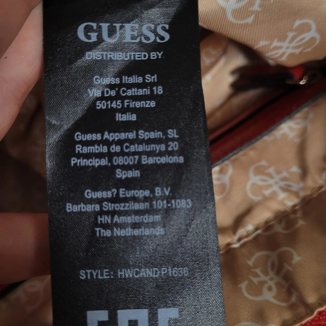 Röd axelväska från Guess - 90